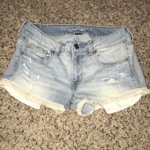 Super trendy jean tasseled short-shorts from AE™️.